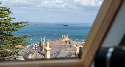 Shellharbour, spacious family and pet friendly space with stunning views