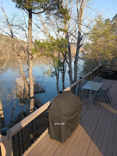 Secluded Retreat: Lake Hartwell
