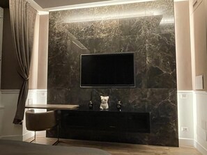 Chambre quadruple Design, 2 grands lits, salle de bain privée | Couette en duvet, lit avec matelas en mousse à mémoire