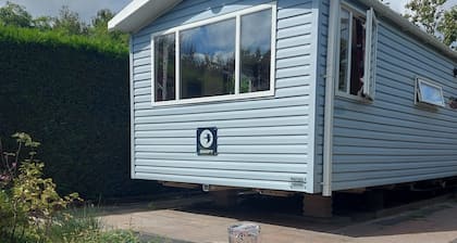 Unwind or enjoy (water) sports in Ouddorp 7 minutes from the beach!