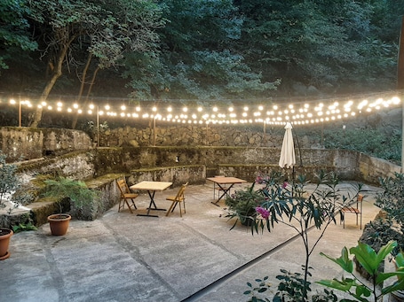 Exterior. Innwoods Hotel