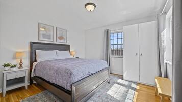 4 bedrooms, iron/ironing board, free WiFi, bed sheets