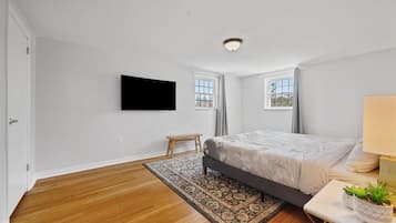 4 bedrooms, iron/ironing board, free WiFi, bed sheets