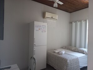 Basic Shared Dormitory | Desk, laptop workspace, free WiFi