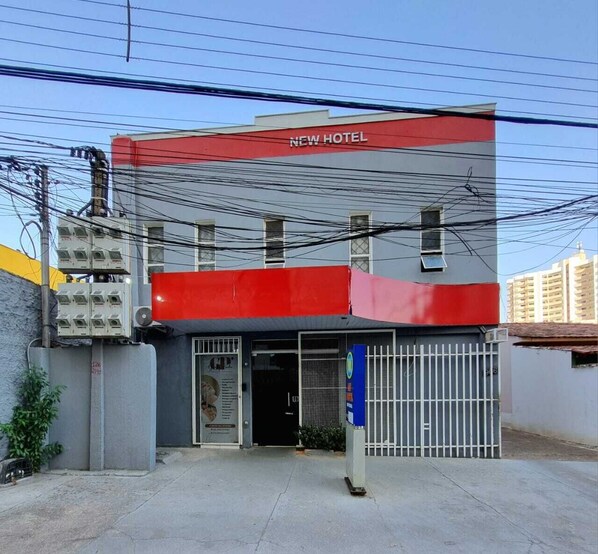 Front of property - New hotel antes Day hostel (Cuiabá)