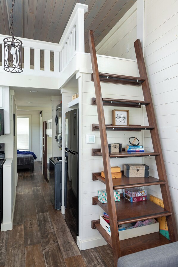 3 bedrooms, iron/ironing board, WiFi, bed sheets - Tiny home mtn retreat-covered outdoor patio, firepit, pool, fishing, basketball (Morganton)