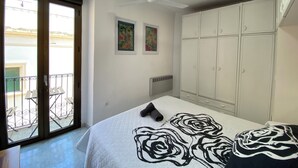 2 室のベッドルーム、アイロン / アイロン台、旅行用ベビーベッド、ベッドシーツ