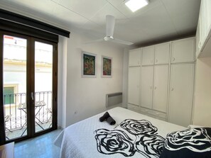 2 chambres, fer et planche à repasser, lit parapluie, draps fournis