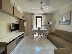 Smart TV, books, stereo