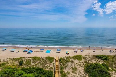 Dogs stay FREE! 2-min walk to beach-2Bedrooms-3Beds -3Baths-Pool-Linens Provided