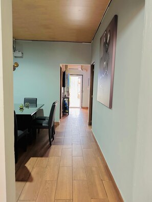 Dining -  Toney's  House.
  Ask  for Significant  DISCOUNTS FOR STAYS  of 2 to 6 days. (Chalchuapa)