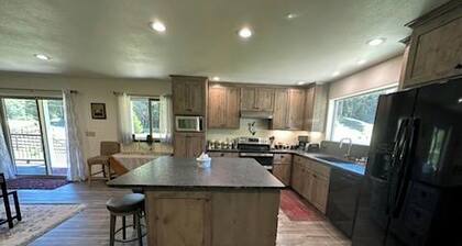 Beautiful New Home Short Drive to Bandon Beach and the Coquille River!