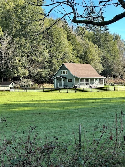 Beautiful home with a short drive to beaches, rivers, golfing and town!