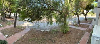 Cozy family house 50 meters from the sea, with ample park for children 