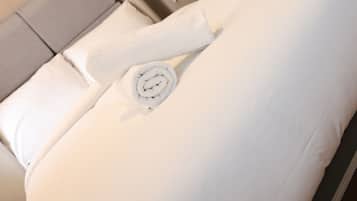 Deluxe Studio | Blackout curtains, free WiFi, bed sheets