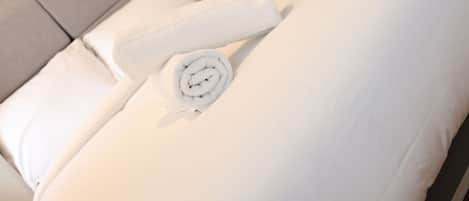 Deluxe Studio | Blackout drapes, free WiFi, bed sheets