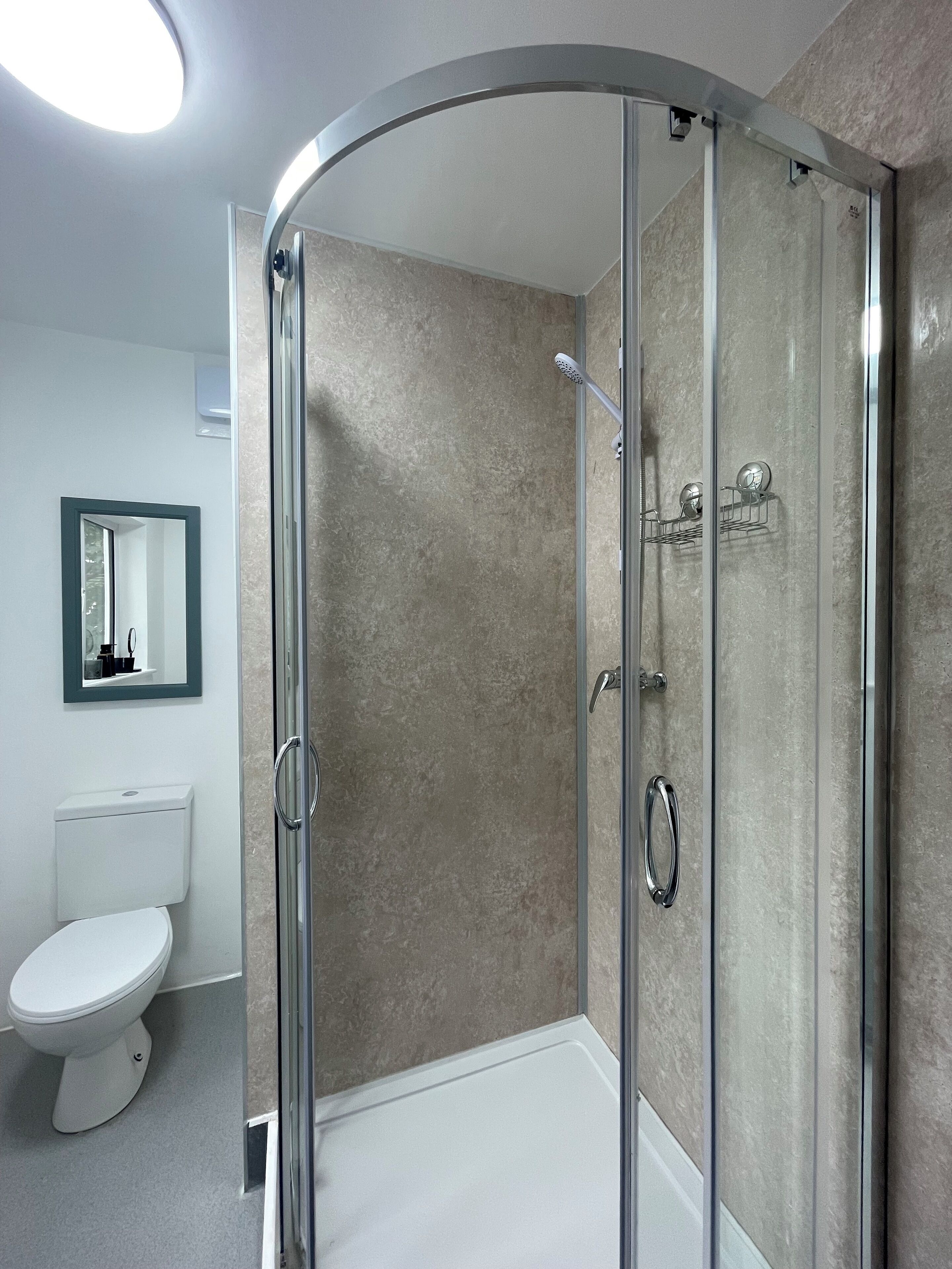 Deluxe Studio | Bathroom