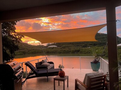 Tranquil relaxing & private 5 bedroom villa on pond w kayaks paddle boards +++