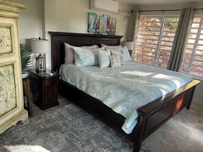 5 bedrooms, iron/ironing board, WiFi, bed sheets - Tranquil relaxing & private 5 bedroom villa on pond w kayaks paddle boards +++ (Cruz Bay)