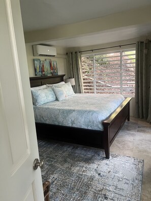 5 bedrooms, iron/ironing board, WiFi, bed sheets
