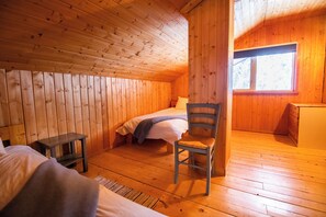 ألحفة محشوة بالريش وستائر تعتيم وملاءات أسرّة