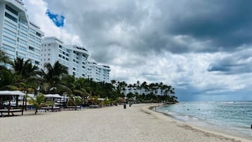 Solsenger og strandhåndklær