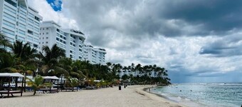 Stylish & Cozy 1 bed at 1 Min Walk to the Beach with Pool-Gym -Condo Apartment