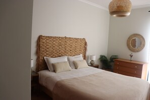 3 chambres, fer et planche à repasser, Wi-Fi, draps fournis