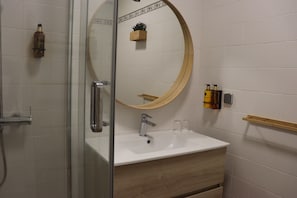 Hårføner, håndklær, såpe og sjampo