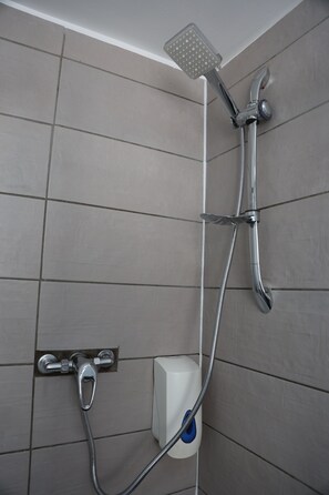 Deluxe Studio | Bathroom - Urban Hideaway Studio (London)