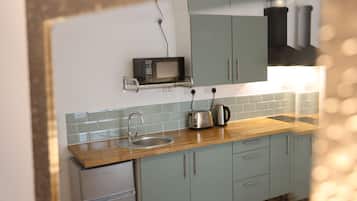 Deluxe Studio | Private kitchen | Electric kettle