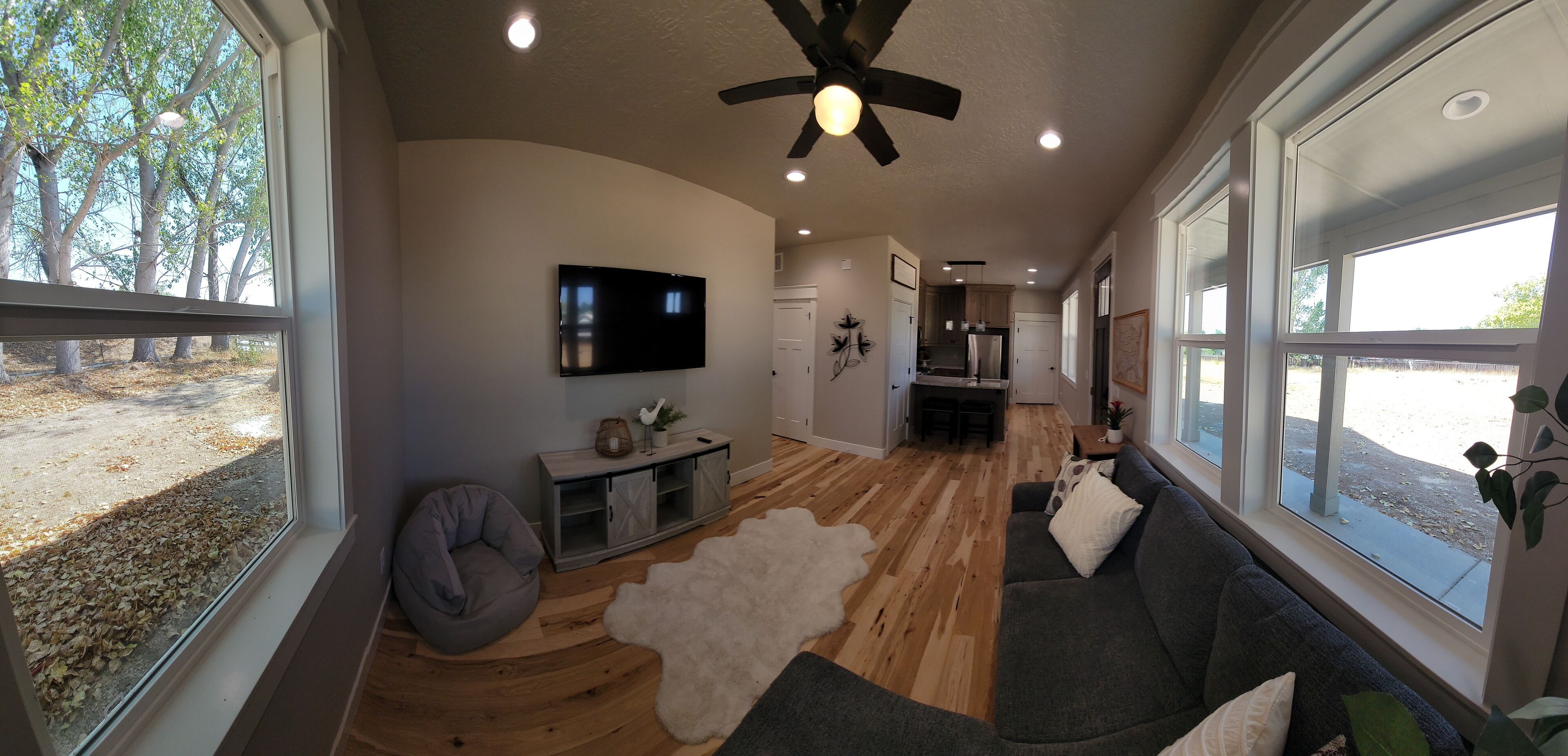 Smart TV, pebolim, mesa de pingue-pongue