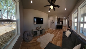 Smart TV, table football, ping pong - Quiet Country Setting, and Entertainment Galore! (Boise)