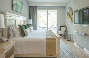 1 bedroom, iron/ironing board, WiFi, bed sheets - Villa Del Palmar Cancun Luxury Beach Resort & Spa One Bedroom - Room Only. (Cancún)
