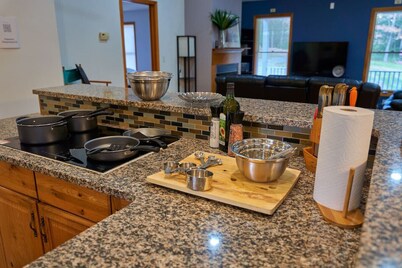 Serene Rustic Retreat with Lake