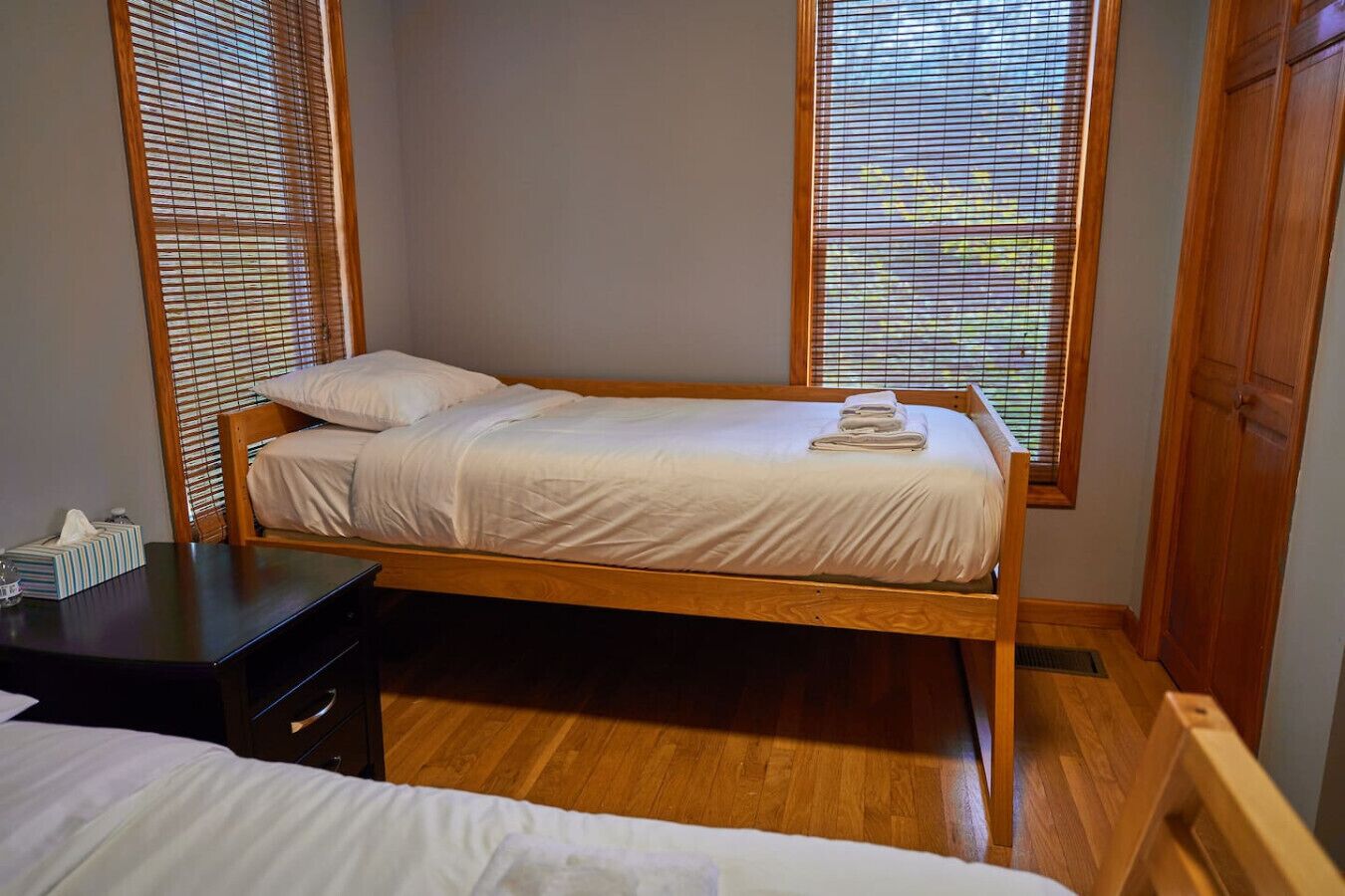 3 多间卧室、办公桌、WiFi、床单