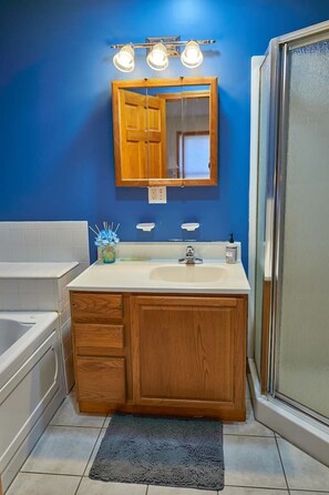 Hair dryer - Serene Rustic Retreat with Lake (Cuddebackville)