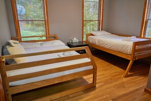 3 slaapkamers, een bureau, wifi, beddengoed