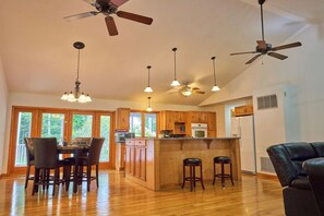 Dining - Serene Rustic Retreat with Lake (Cuddebackville)