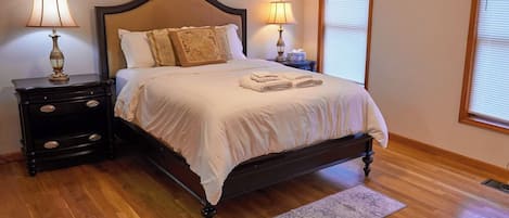 3 bedrooms, desk, free WiFi, bed sheets