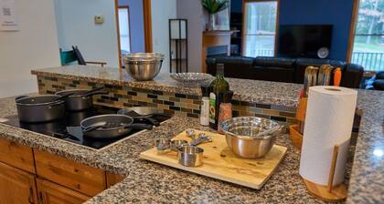 Serene Rustic Retreat with Lake