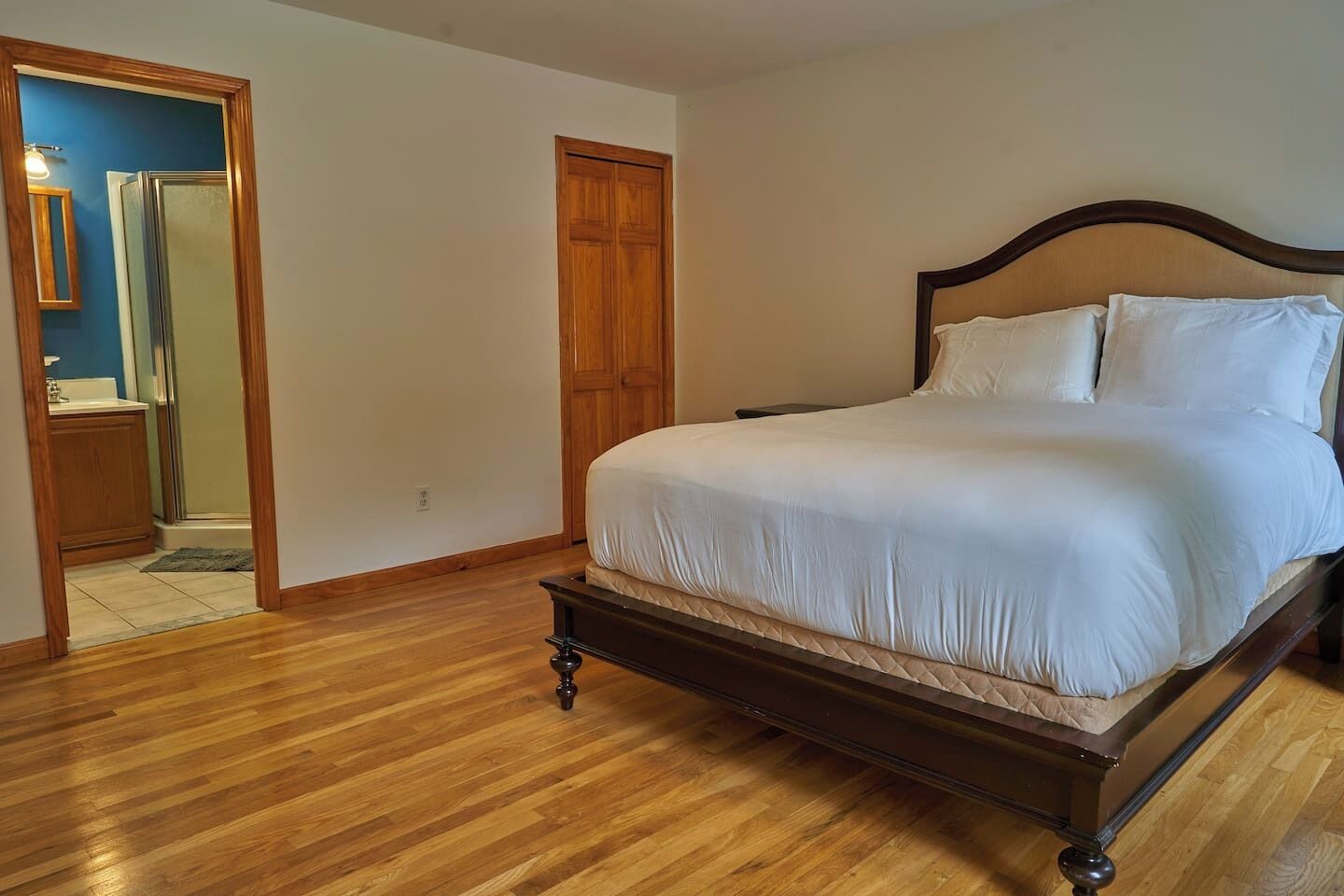 3 habitaciones, escritorio, wifi gratis y ropa de cama 
