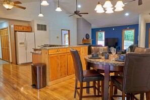 Dining - Serene Rustic Retreat with Lake (Cuddebackville)