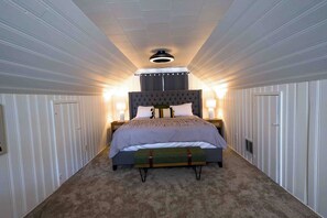 3 bedrooms, desk, iron/ironing board, WiFi - Bungalow Bliss in Royal Oak (Royal Oak)