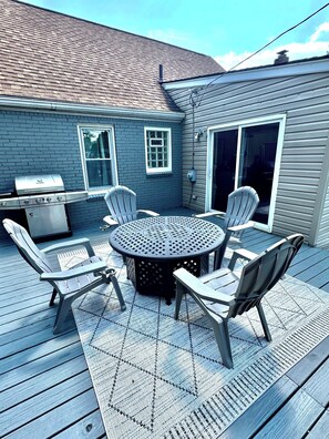 Outdoor dining - Bungalow Bliss in Royal Oak (Royal Oak)