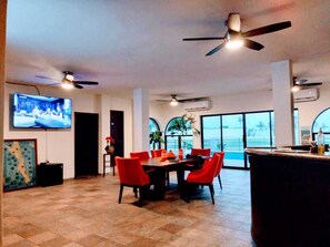 Dining - Incredible rooms at incredible prices in hotel zone. meters away from the beach! (San José del Cabo)