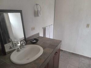 Shower, towels, soap, toilet paper - Incredible rooms at incredible prices in hotel zone. meters away from the beach! (San José del Cabo)