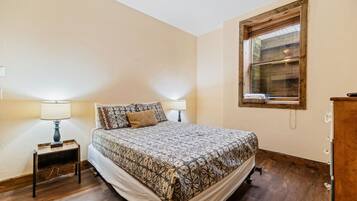 4 makuuhuonetta, työpöytä, vauvan matkasänky, Wi-Fi