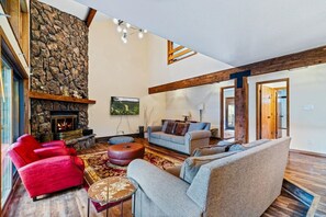 تلفزيون، مدفأة، تنس طاولة