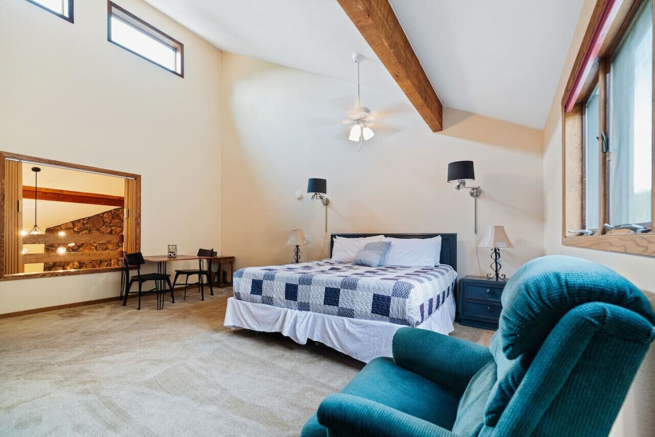 4 bedrooms, desk, travel crib, WiFi